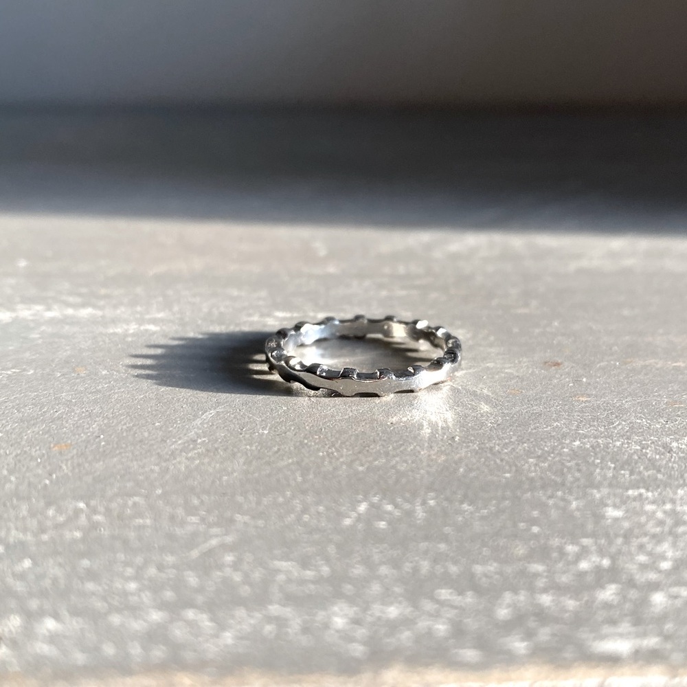 Sterling Silver Ribbed Simple Ring Size 7